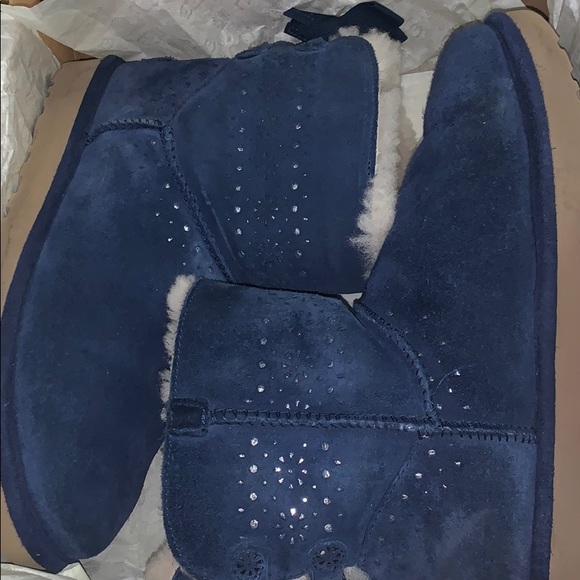 Uggs - Picture 2 of 4